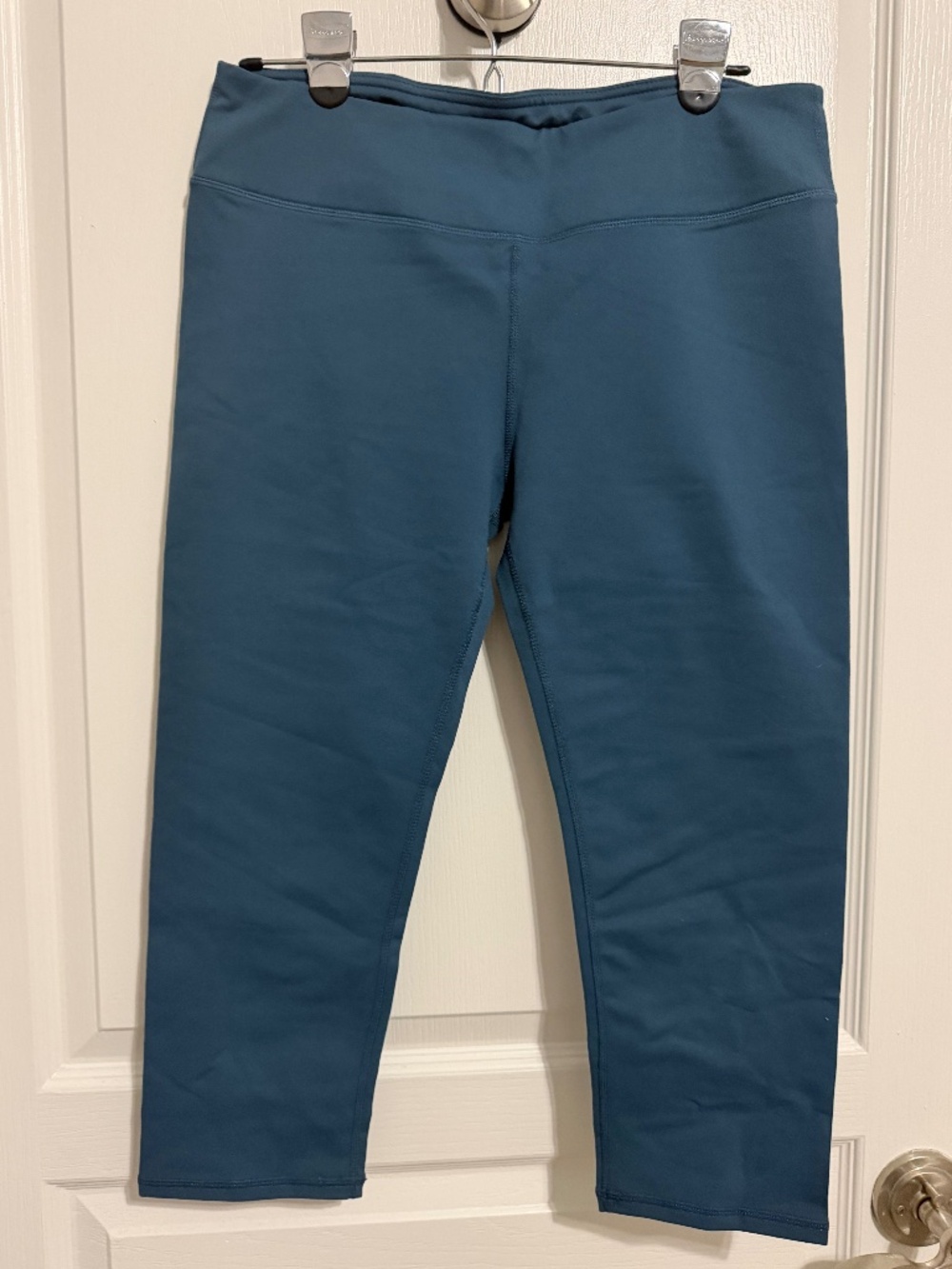 Fabletics Teal High Waisted Cropped Capri Leggings Size L